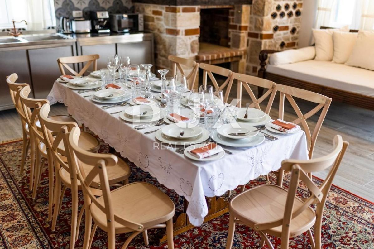 OTOK PAŠMAN, ŽDRELAC - Luksuzna kamnita vila z bazenom ob morju