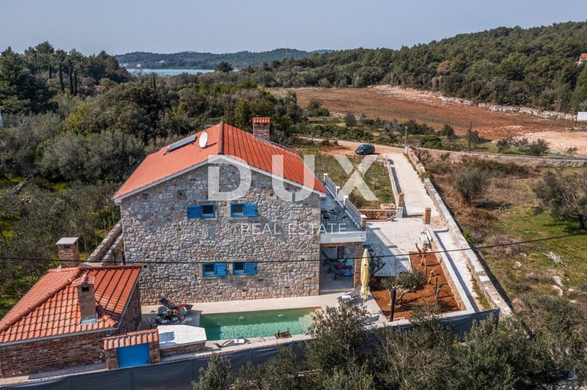 OTOK PAŠMAN, ŽDRELAC - Luksuzna kamnita vila z bazenom ob morju