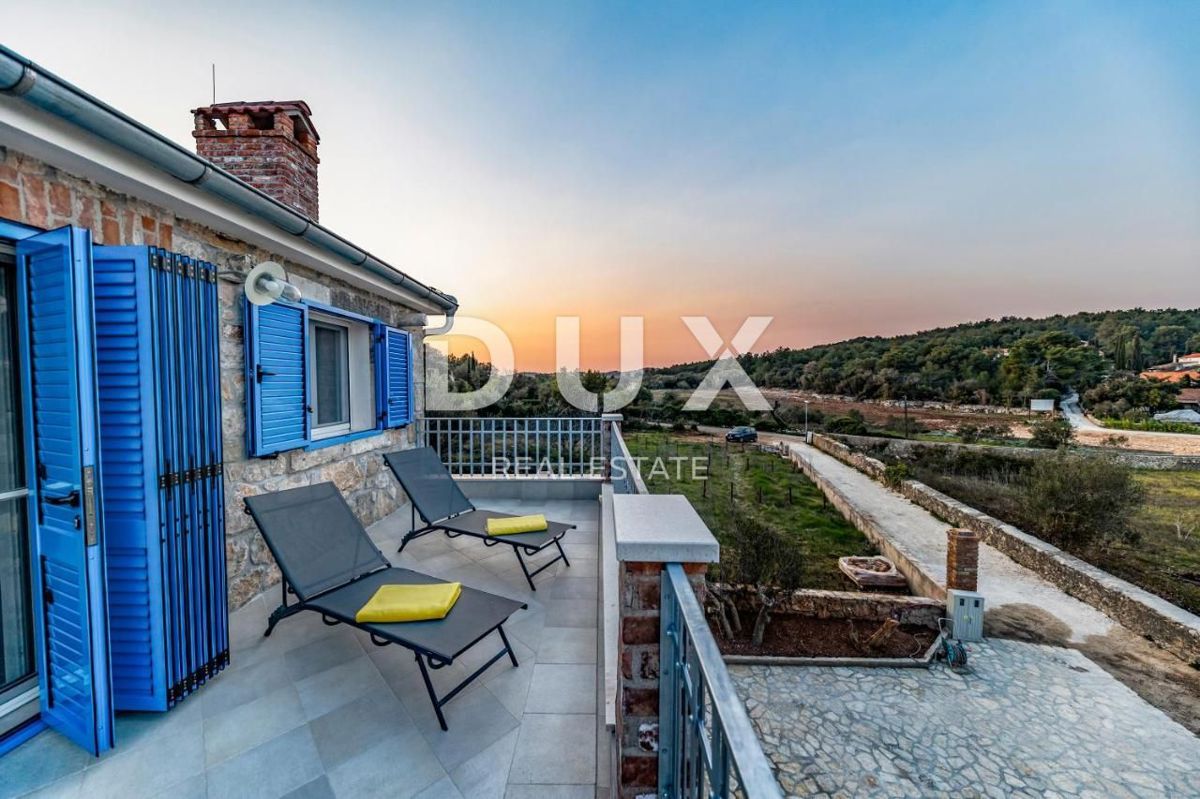 OTOK PAŠMAN, ŽDRELAC - Luksuzna kamnita vila z bazenom ob morju