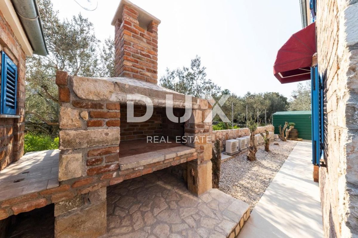 OTOK PAŠMAN, ŽDRELAC - Luksuzna kamnita vila z bazenom ob morju