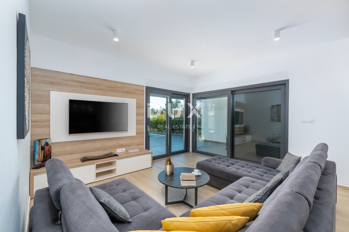 ISTRA, POREČ - Moderna polpritlična hiša z bazenom v bližini Poreča