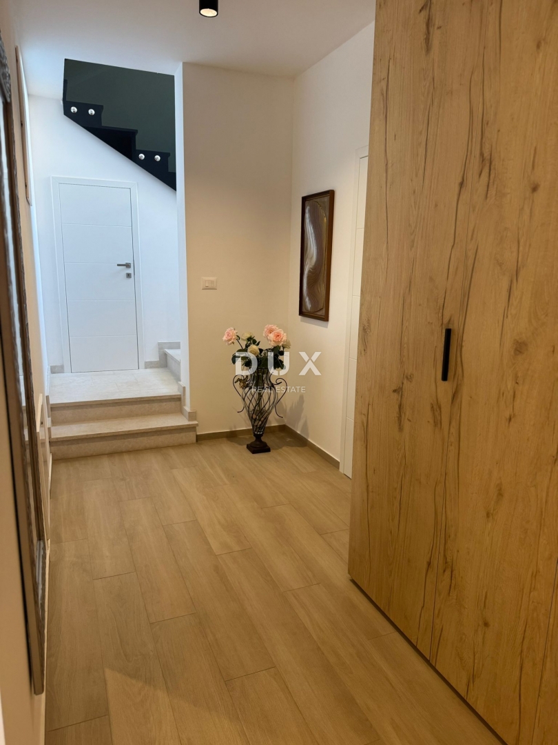 ISTRA, POREČ - Moderna polpritlična hiša z bazenom v bližini Poreča