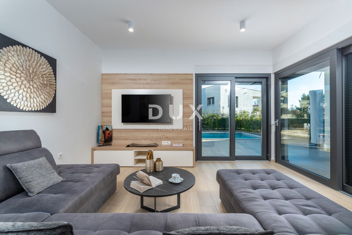 ISTRA, POREČ - Moderna polpritlična hiša z bazenom v bližini Poreča