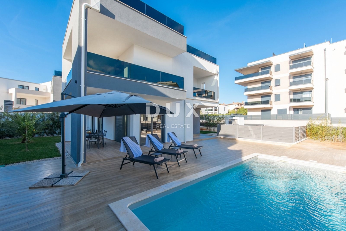 ISTRA, POREČ - Moderna polpritlična hiša z bazenom v bližini Poreča