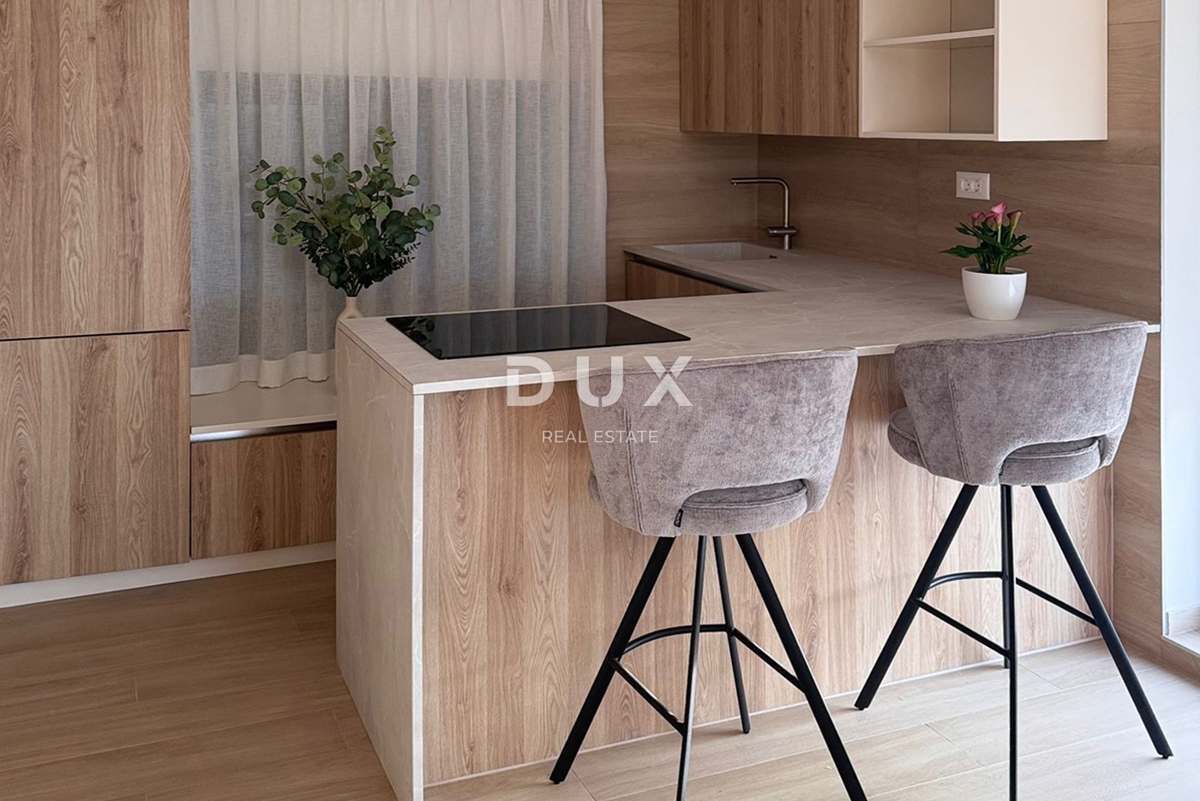 ISTRA, POREČ - Moderna polpritlična hiša z bazenom v bližini Poreča