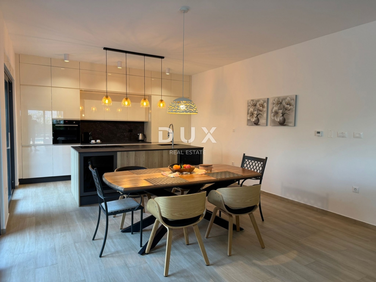 ISTRA, POREČ - Moderna polpritlična hiša z bazenom v bližini Poreča