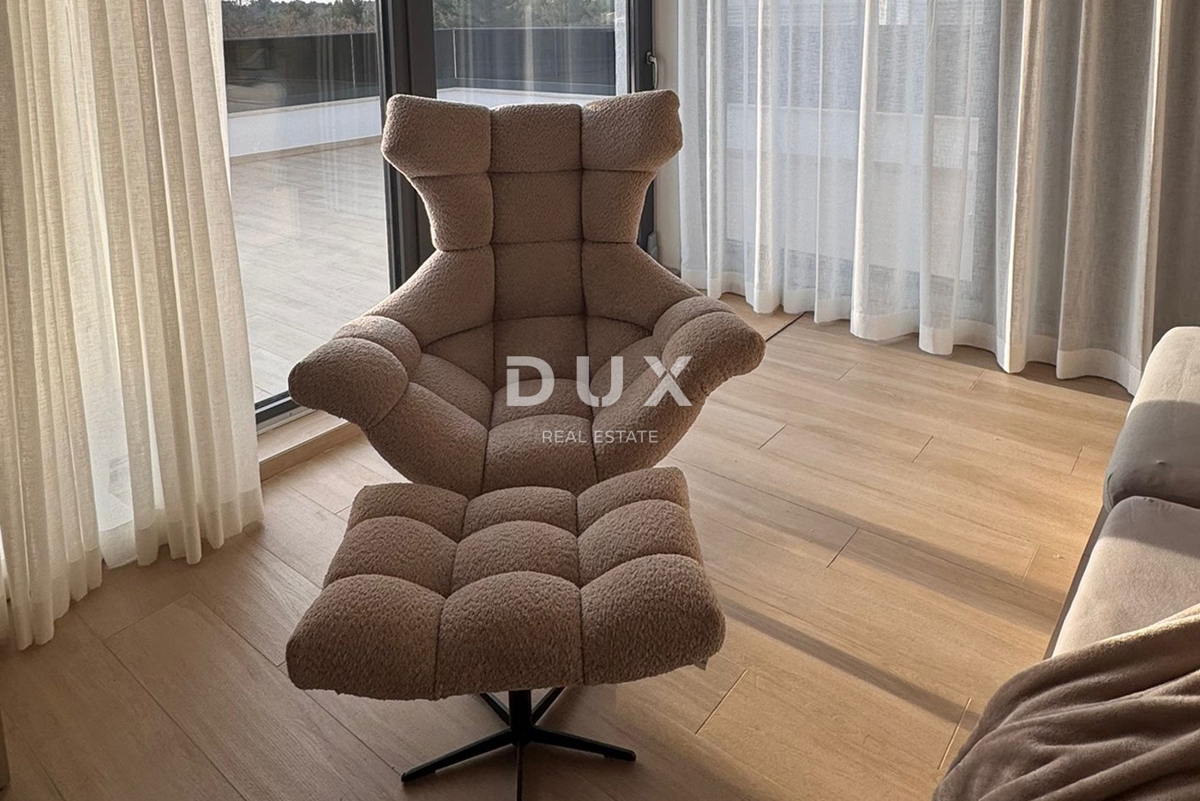 ISTRA, POREČ - Moderna polpritlična hiša z bazenom v bližini Poreča