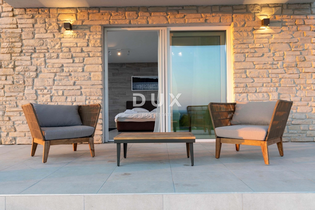 ISTRA, RABAC - Udobna hiša z bazenom in pogledom na morje