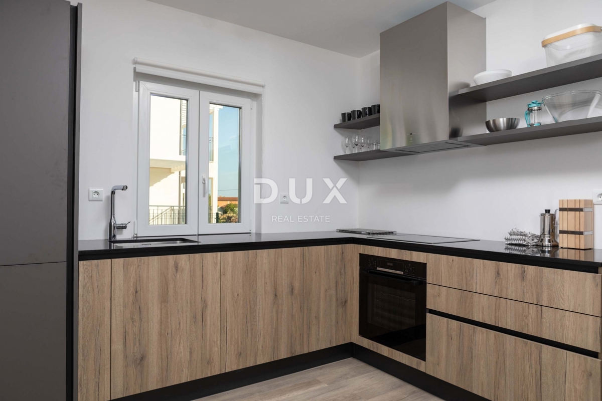 ISTRA, RABAC - Udobna hiša z bazenom in pogledom na morje