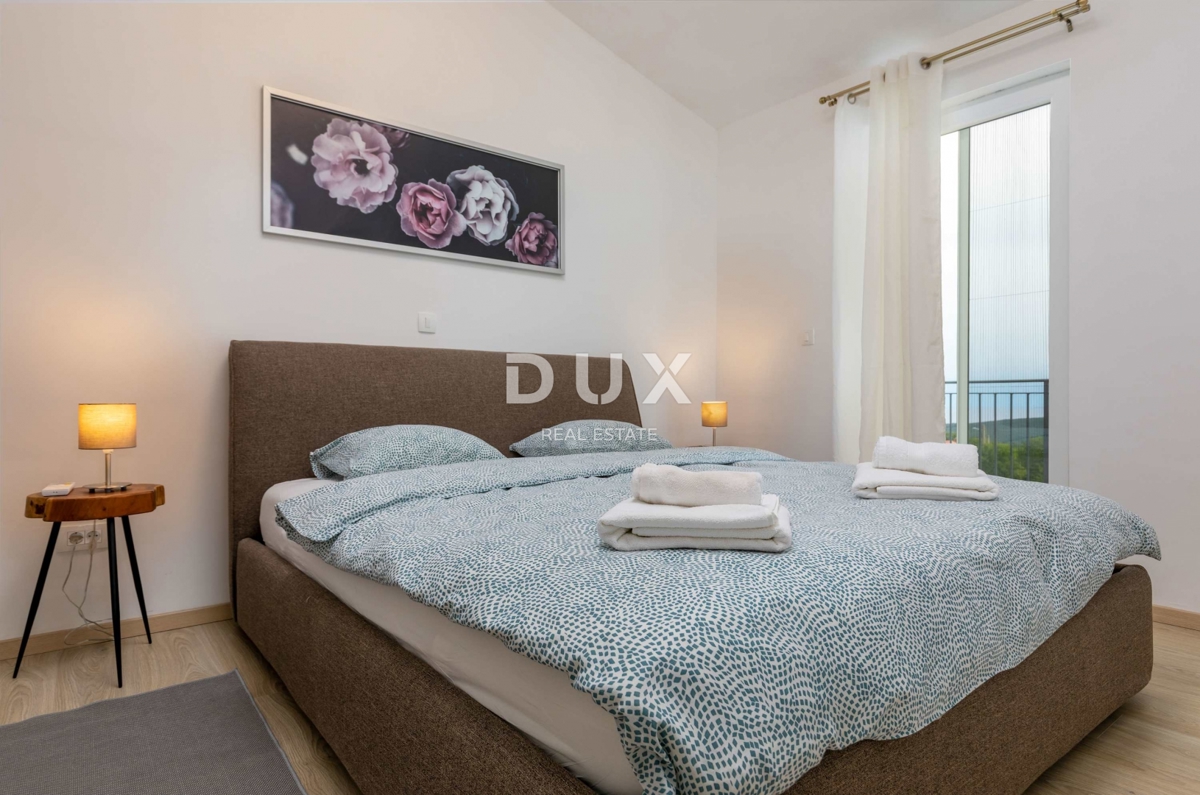 ISTRA, RABAC - Udobna hiša z bazenom in pogledom na morje