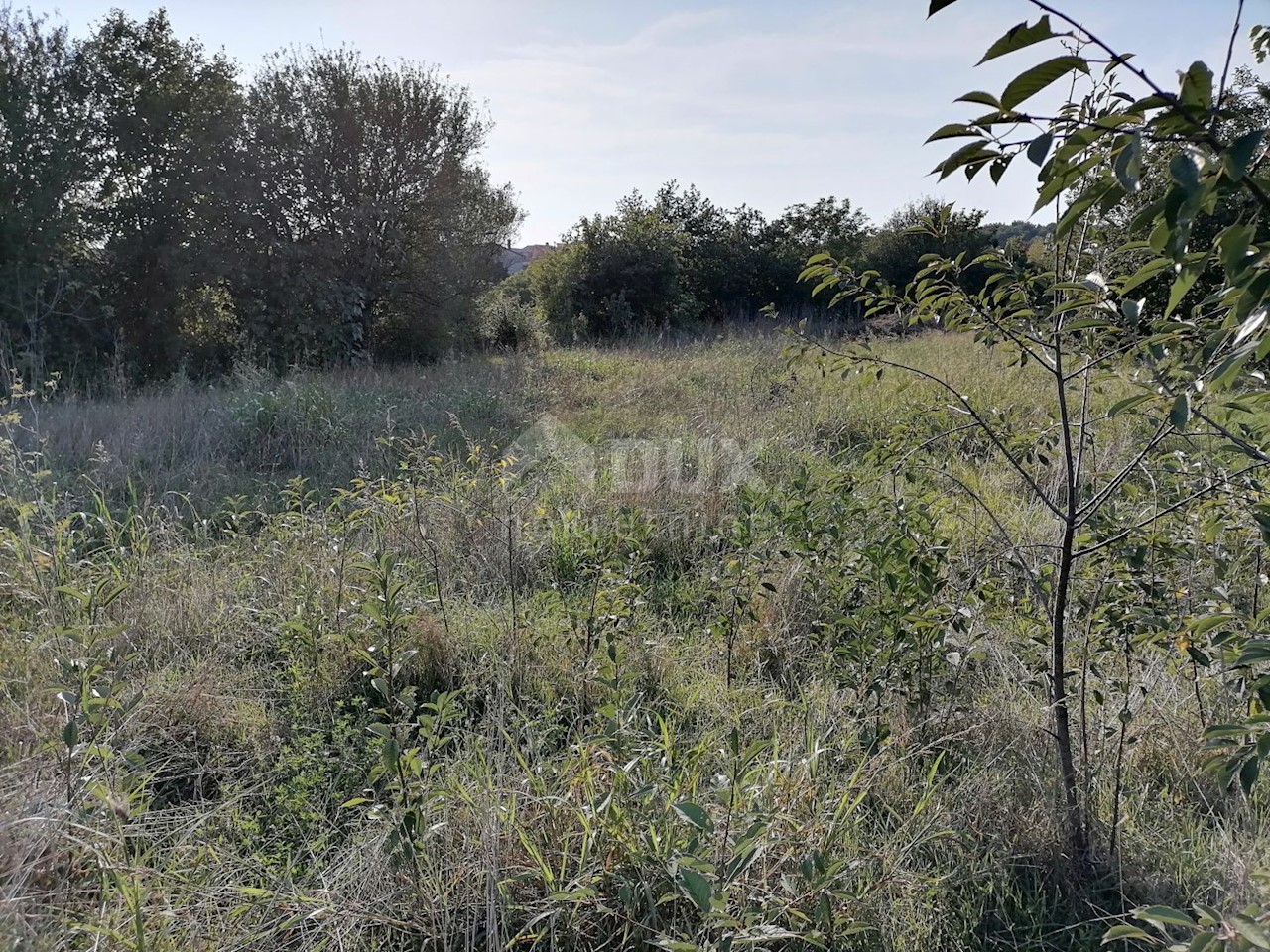 Zemljišče Busoler, Pula, 1.360m2