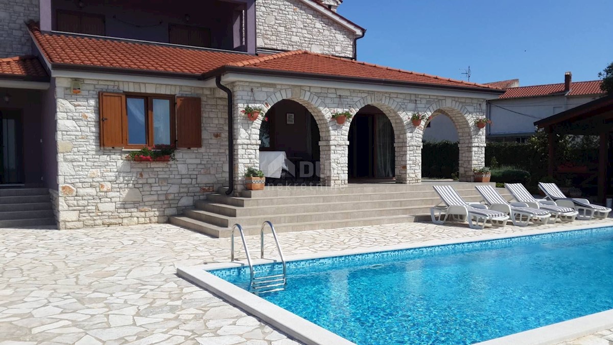 ISTRA, GALIŽANA - Kamnita vila s pogledom na morje!