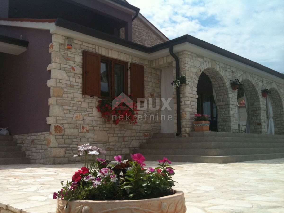 ISTRA, GALIŽANA - Kamnita vila s pogledom na morje!
