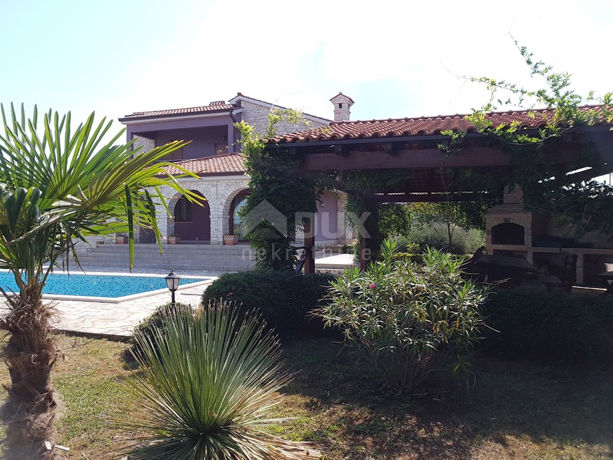 ISTRA, GALIŽANA - Kamnita vila s pogledom na morje!