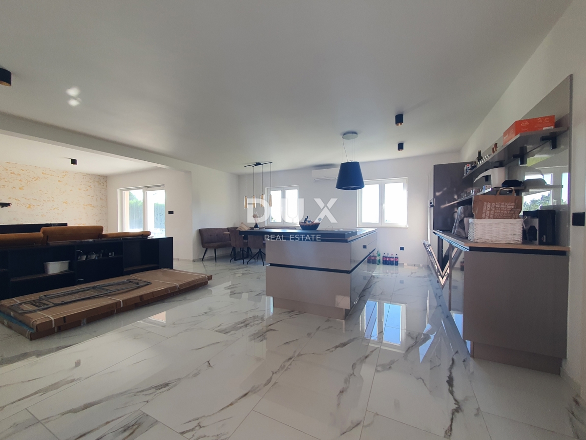 Opatija, Bregi - Novozgrajena hiša z bazenom in pogledom na morje