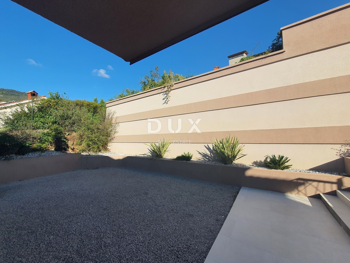 Opatija, Bregi - Novozgrajena hiša z bazenom in pogledom na morje