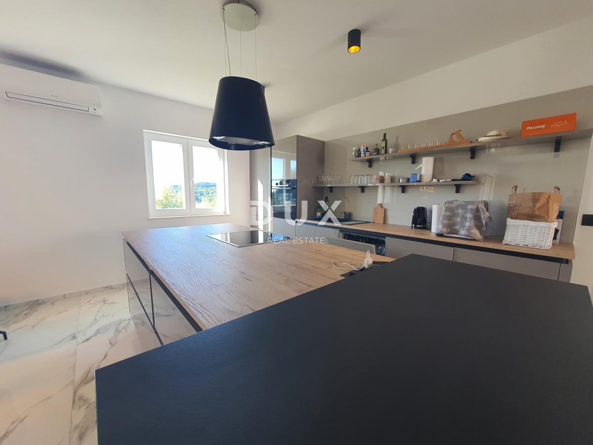 Opatija, Bregi - Novozgrajena hiša z bazenom in pogledom na morje