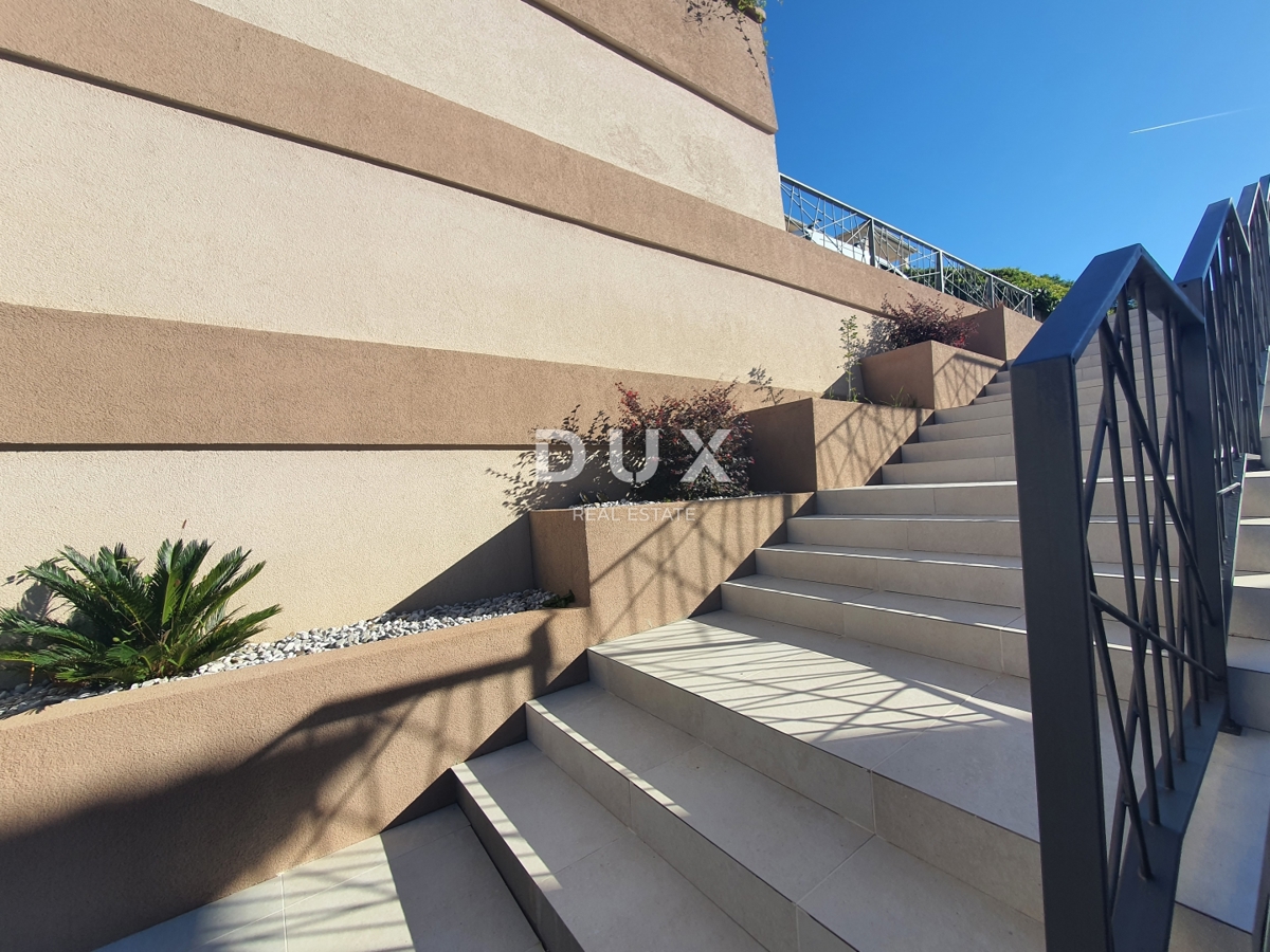 Opatija, Bregi - Novozgrajena hiša z bazenom in pogledom na morje