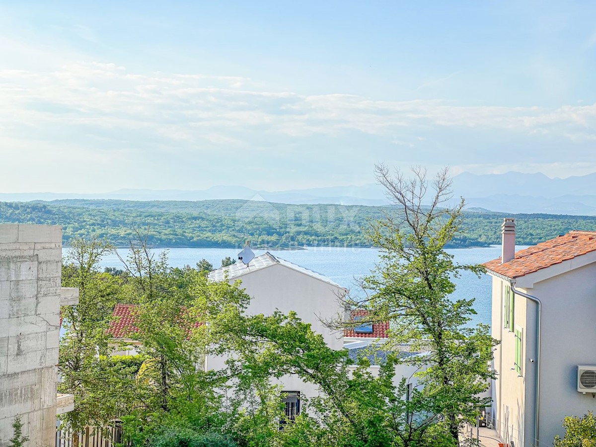 OTOK KRK, KLIMNO - gradbeno zemljišče 1040m2 le 300 metrov od morja s pogledom na morje, mirna lokacija