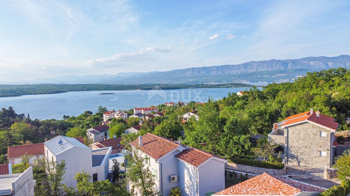 OTOK KRK, KLIMNO - gradbeno zemljišče 1040m2 le 300 metrov od morja s pogledom na morje, mirna lokacija