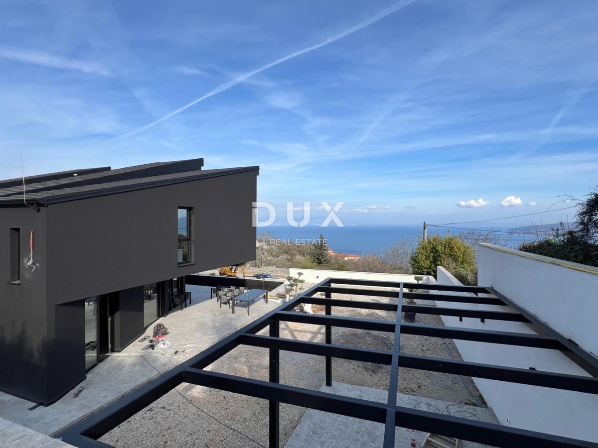 OPATIJA, SV. JELENA - vila 250m2 s panoramskim pogledom na morje in bazen + urejen vrt 1200m2