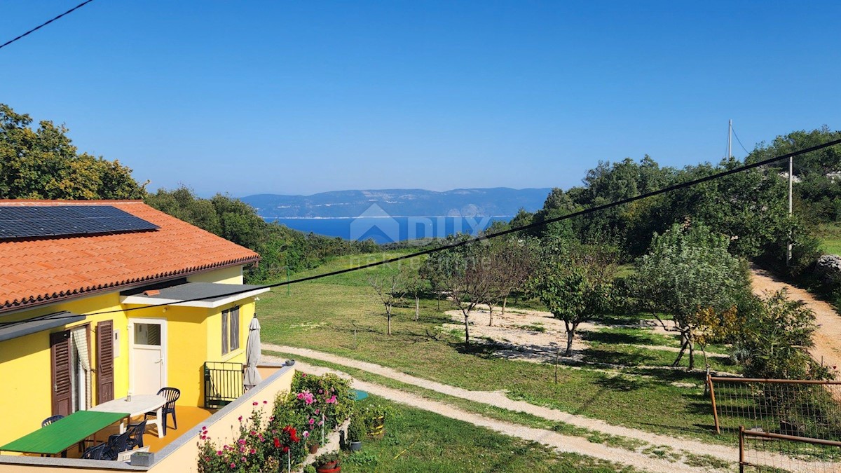 ISTRA, LABIN - Hiša na samem s pomožnimi objekti in pogledom na morje