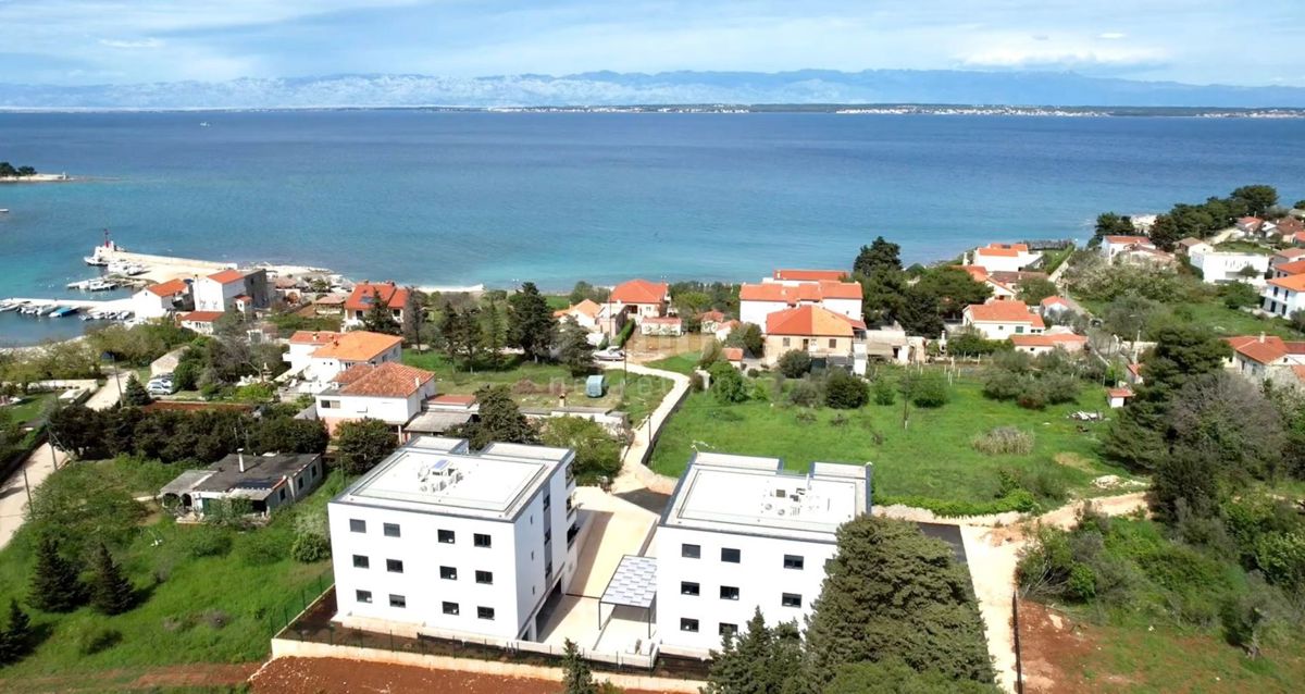 ZADAR, UGLJAN - Opremljeno stanovanje 200m od morja, B2