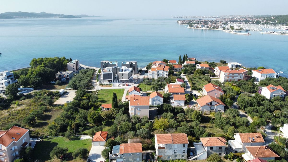 ZADAR, SUKOŠAN - Gradbeno zemljišče z investicijskim potencialom