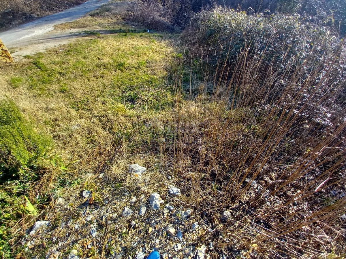 MARČELJI, VIŠKOVO - Vrhunsko zemljišče za družinsko ali stanovanjsko gradnjo na mirni lokaciji