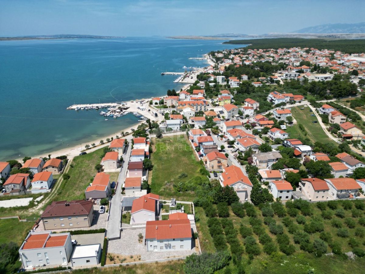 ZADAR, VRSI - Gradbeno zemljišče 30m od morja