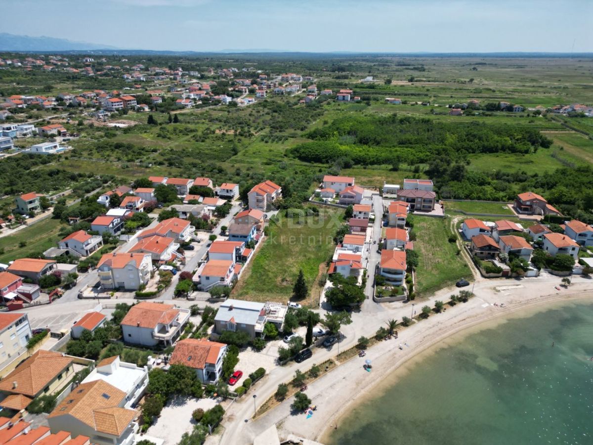 ZADAR, VRSI - Gradbeno zemljišče 30m od morja