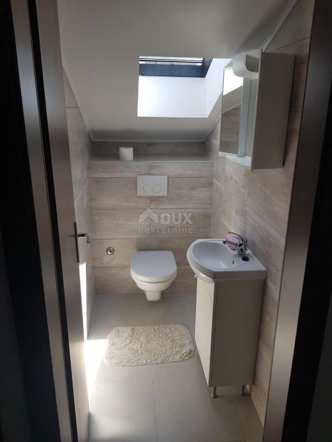 OTOK KRK, MALINSKA (okolica) - Hiša s 4 apartmaji in urejenim vrtom