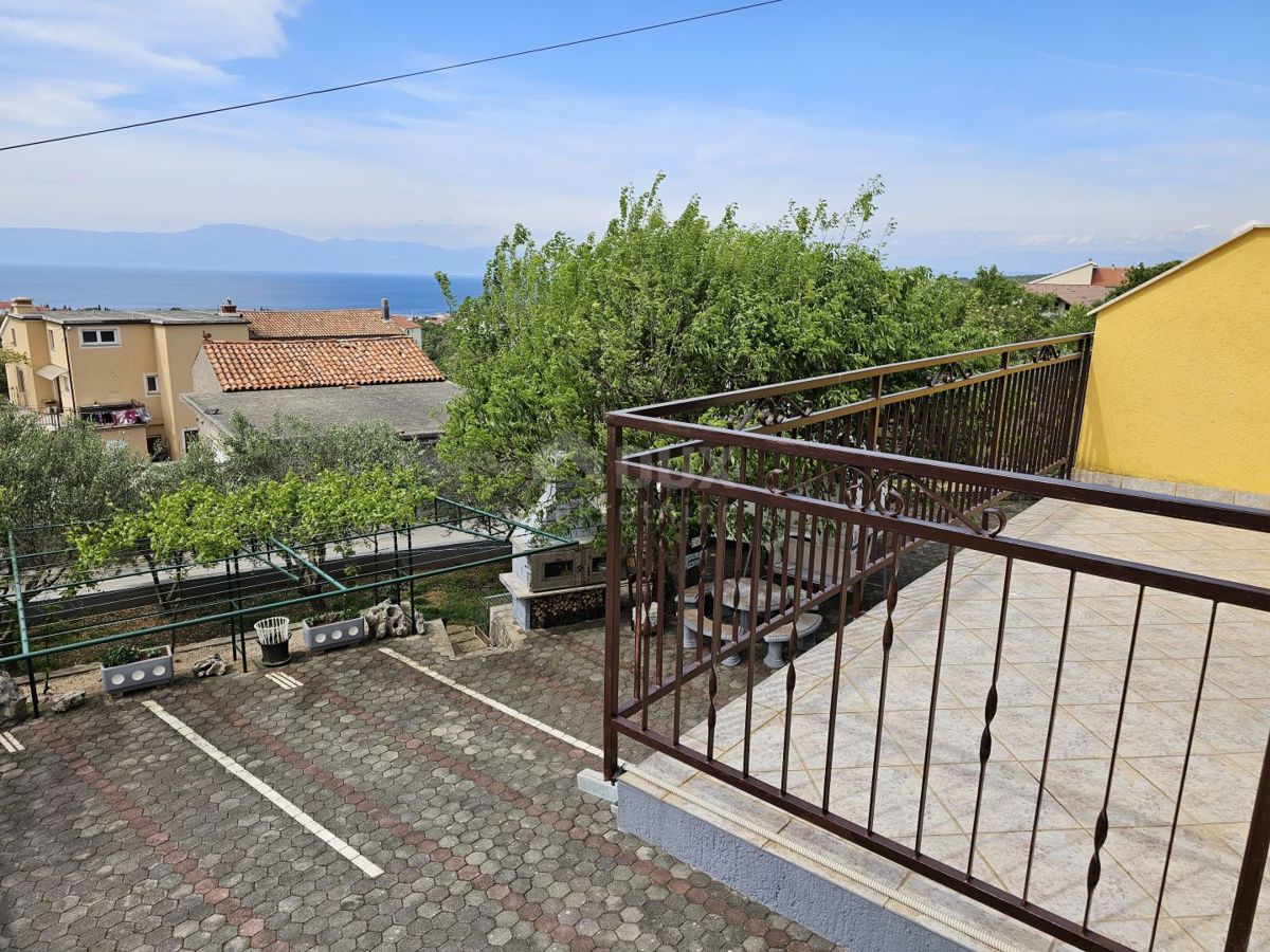 OTOK KRK, MALINSKA (okolica) - Hiša s 4 apartmaji in urejenim vrtom