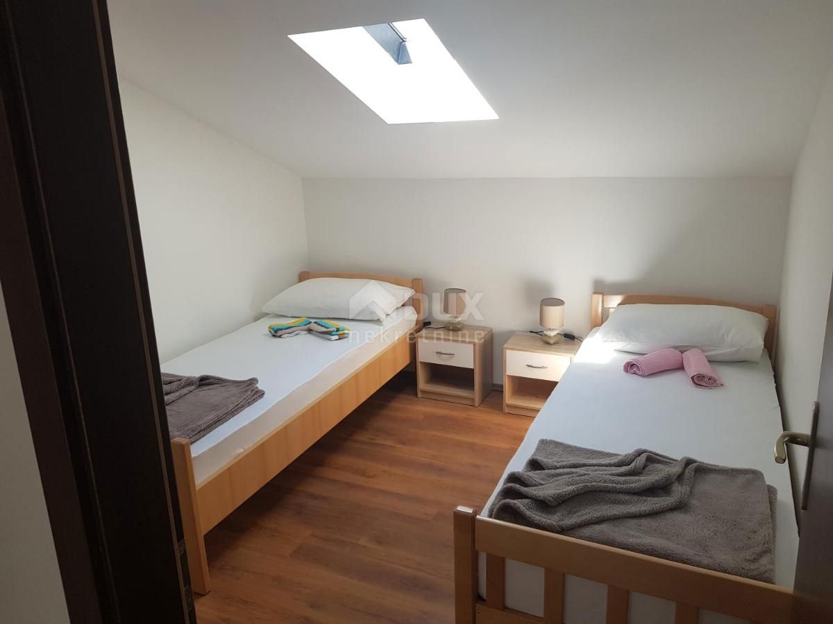 OTOK KRK, MALINSKA (okolica) - Hiša s 4 apartmaji in urejenim vrtom