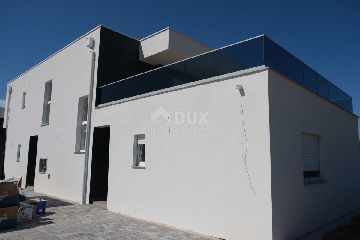 ZADAR, PRIVLAKA - Eleganten penthouse s pogledom na morje v Sabunikah!