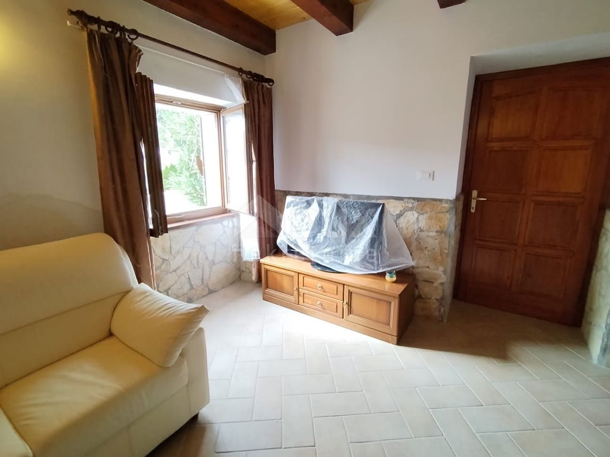 ISTRA, LIŽNJAN - Prenovljeno stanovanje v centru s parkirnim mestom!