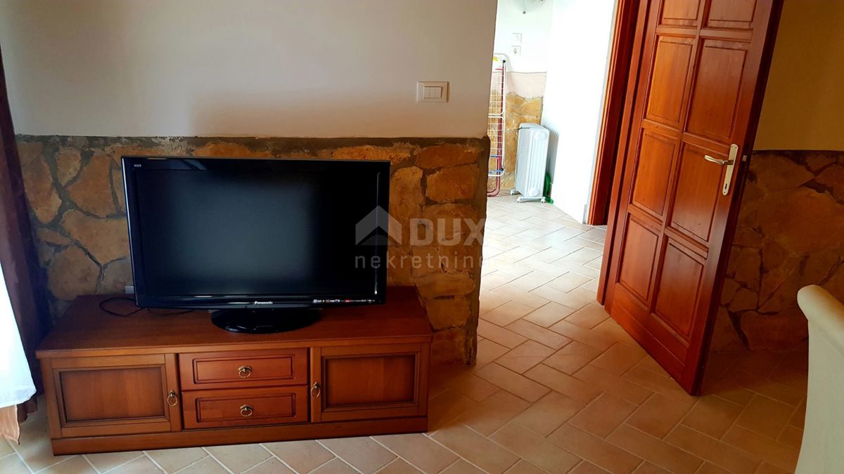 ISTRA, LIŽNJAN - Prenovljeno stanovanje v centru s parkirnim mestom!