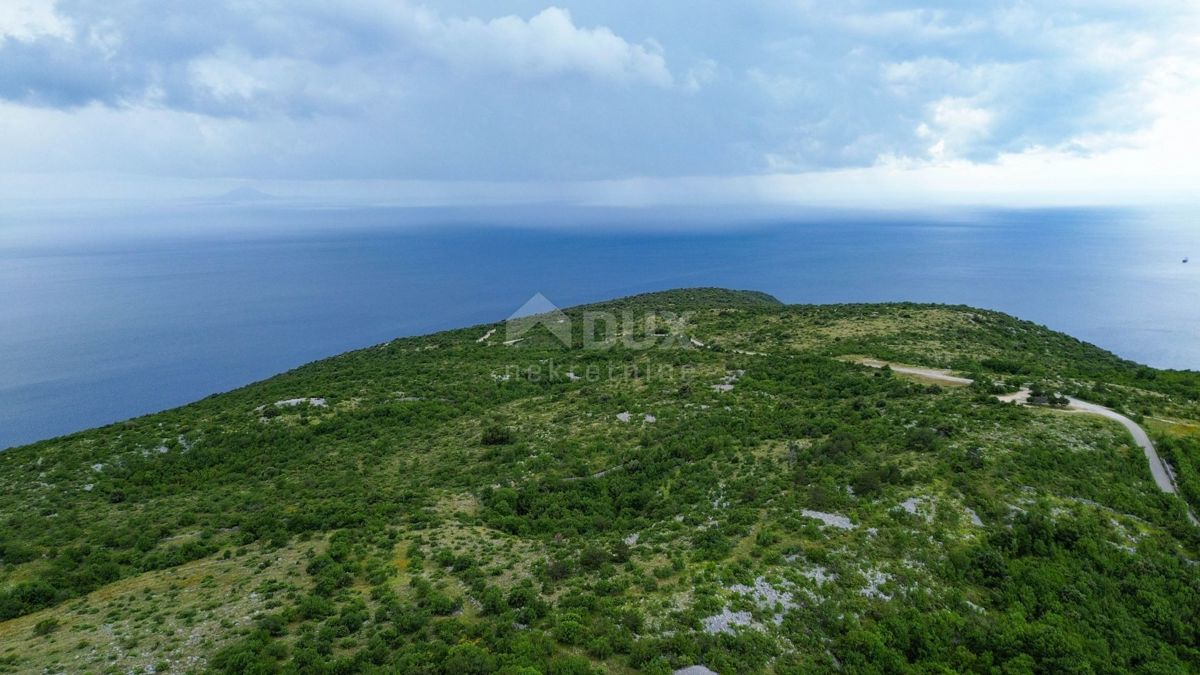 ISTRA, SKITAČA - Edinstveno gradbeno zemljišče z gradbenim dovoljenjem in pogledom na morje 