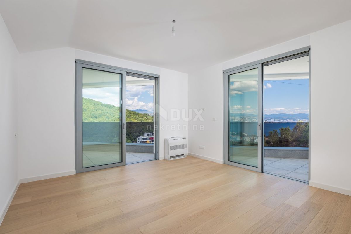 OPATIJA, CENTER - odličen penthouse v novogradnji s pogledom na morje, skupni bazen, garaža 