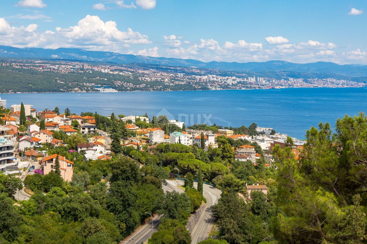 OPATIJA, CENTER - odličen penthouse v novogradnji s pogledom na morje, skupni bazen, garaža 