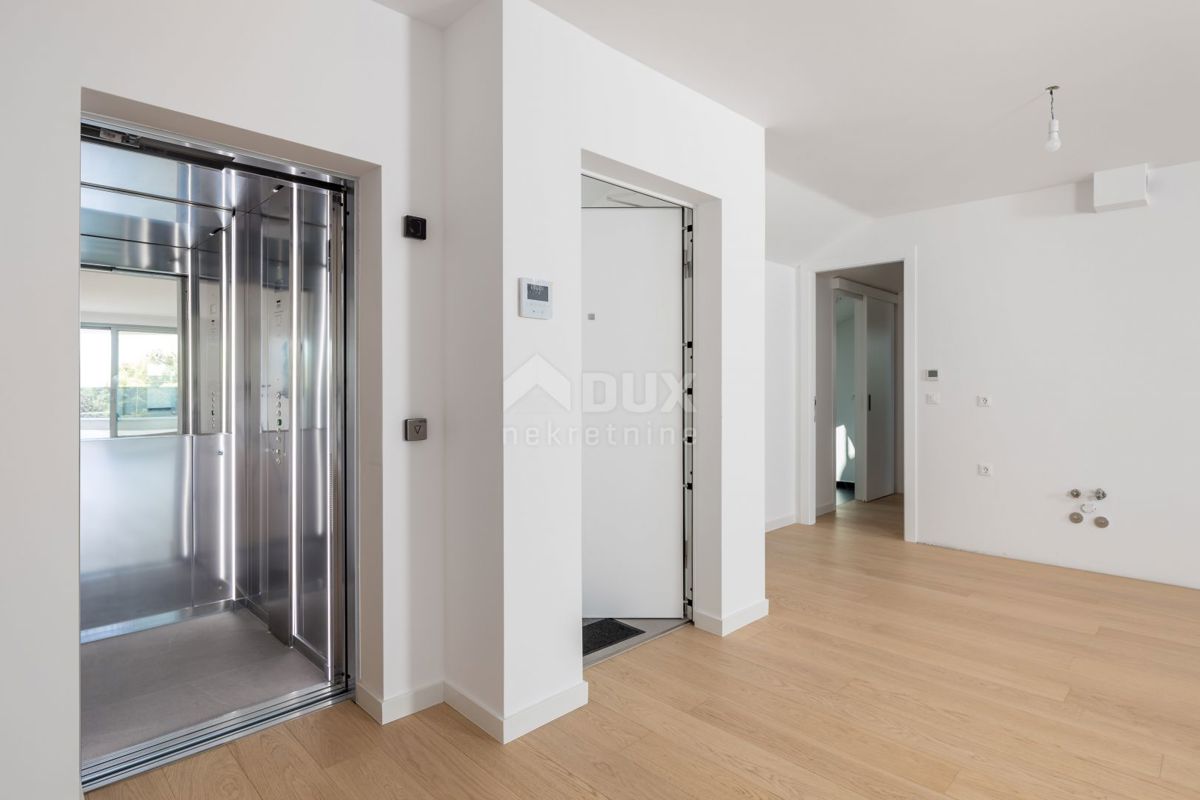 OPATIJA, CENTER - odličen penthouse v novogradnji s pogledom na morje, skupni bazen, garaža 