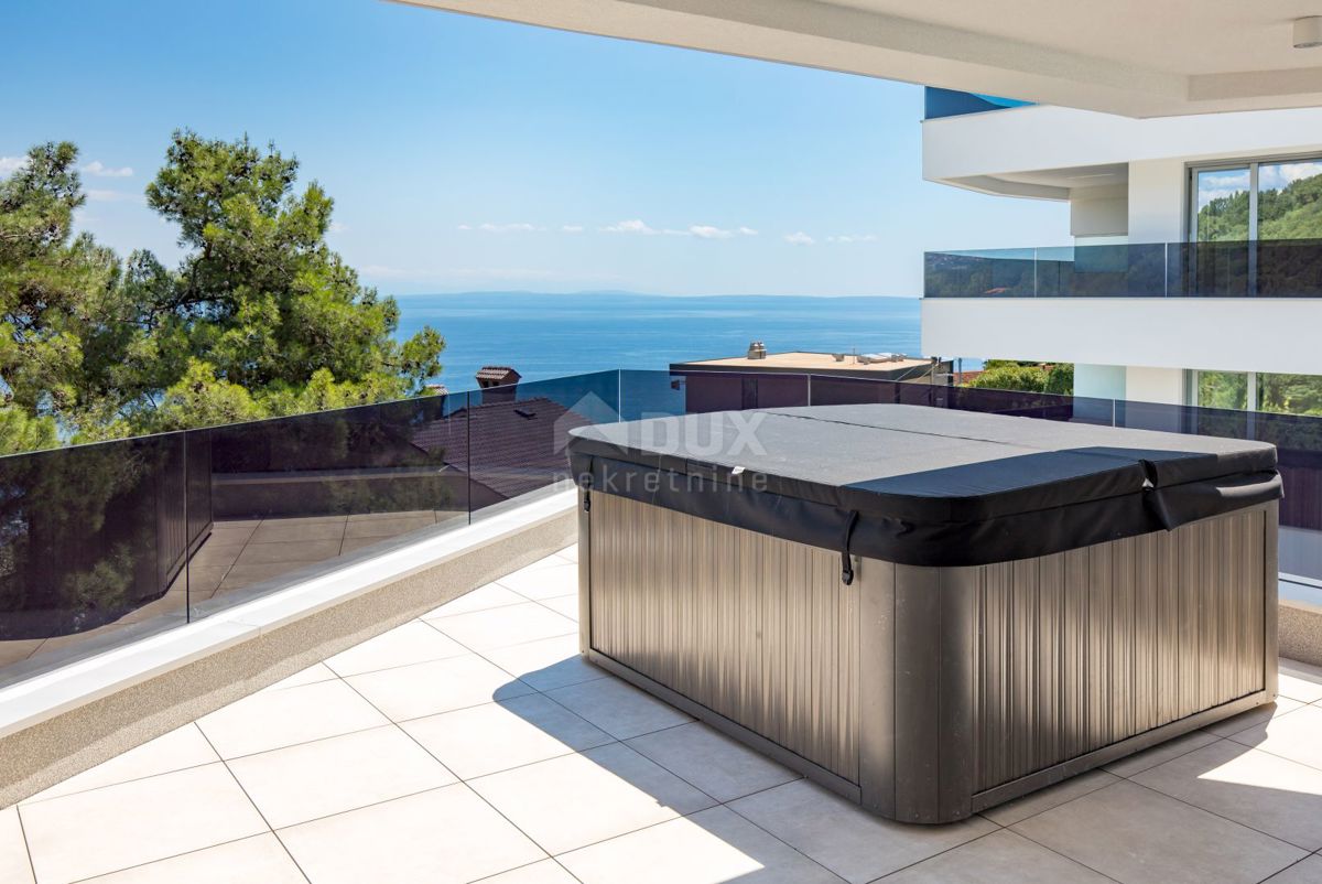 OPATIJA, CENTER - odličen penthouse v novogradnji s pogledom na morje, skupni bazen, garaža 