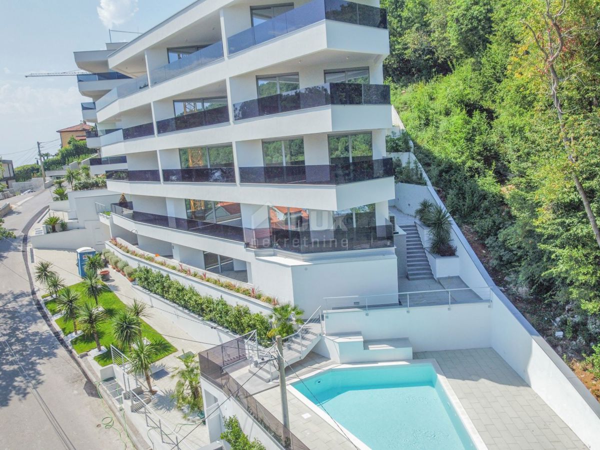 OPATIJA, CENTER - odličen penthouse v novogradnji s pogledom na morje, skupni bazen, garaža 