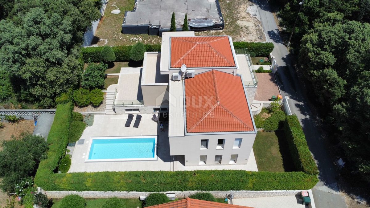 ZADAR, KOŽINO - Čudovita vila z bazenom 100 m od morja