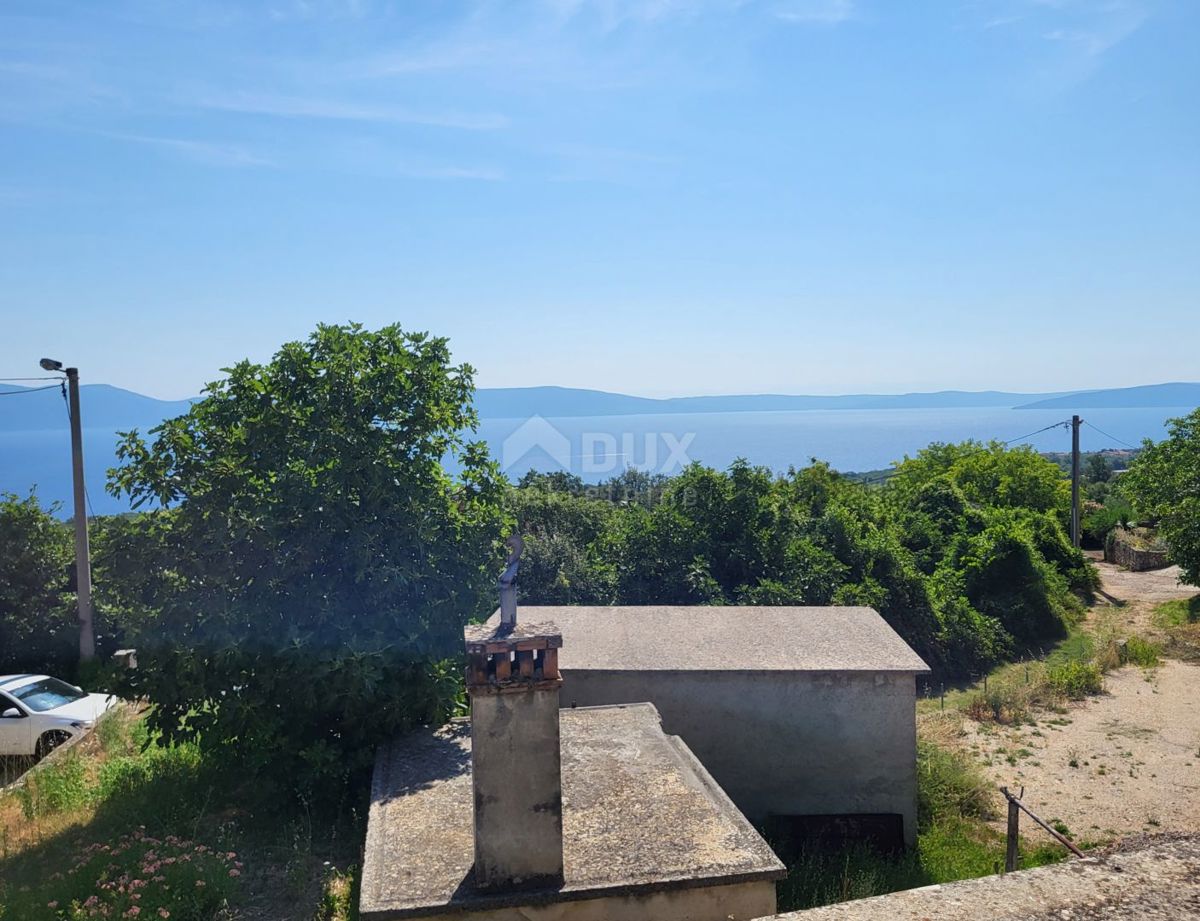 ISTRA, LABIN - Samostojna hiša za adaptacijo s pogledom na morje