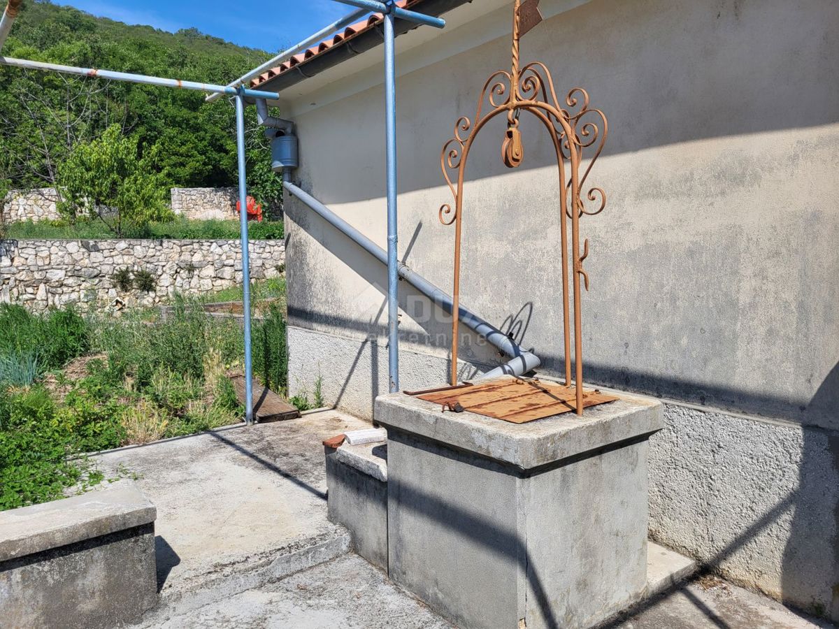 ISTRA, LABIN - Samostojna hiša za adaptacijo s pogledom na morje