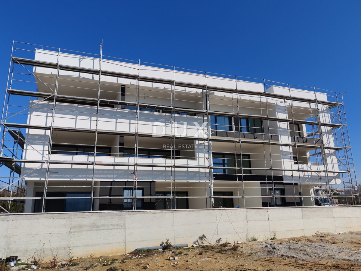 ZADAR, PRIVLAKA - Ekskluzivna priložnost za luksuzno življenje ob plaži v moderni novogradnji! S4