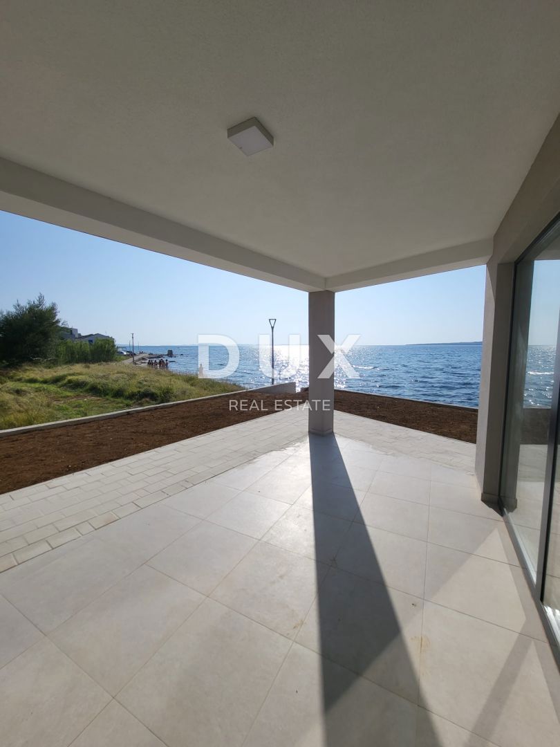 PRIVLAKA, ZADAR - S1 Luksuzna novogradnja v prvi vrsti do morja