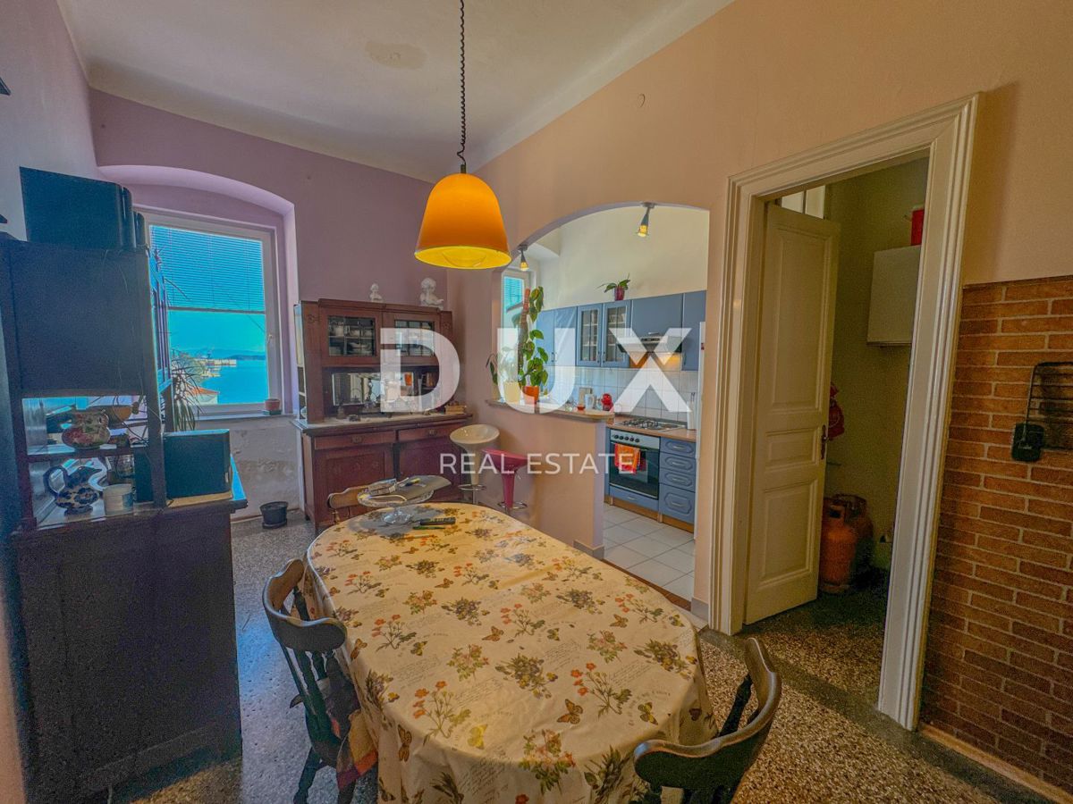 RIJEKA, PEĆINE - PRILOŽNOST, gospodarsko stanovanje 105m2, prva vrsta do morja