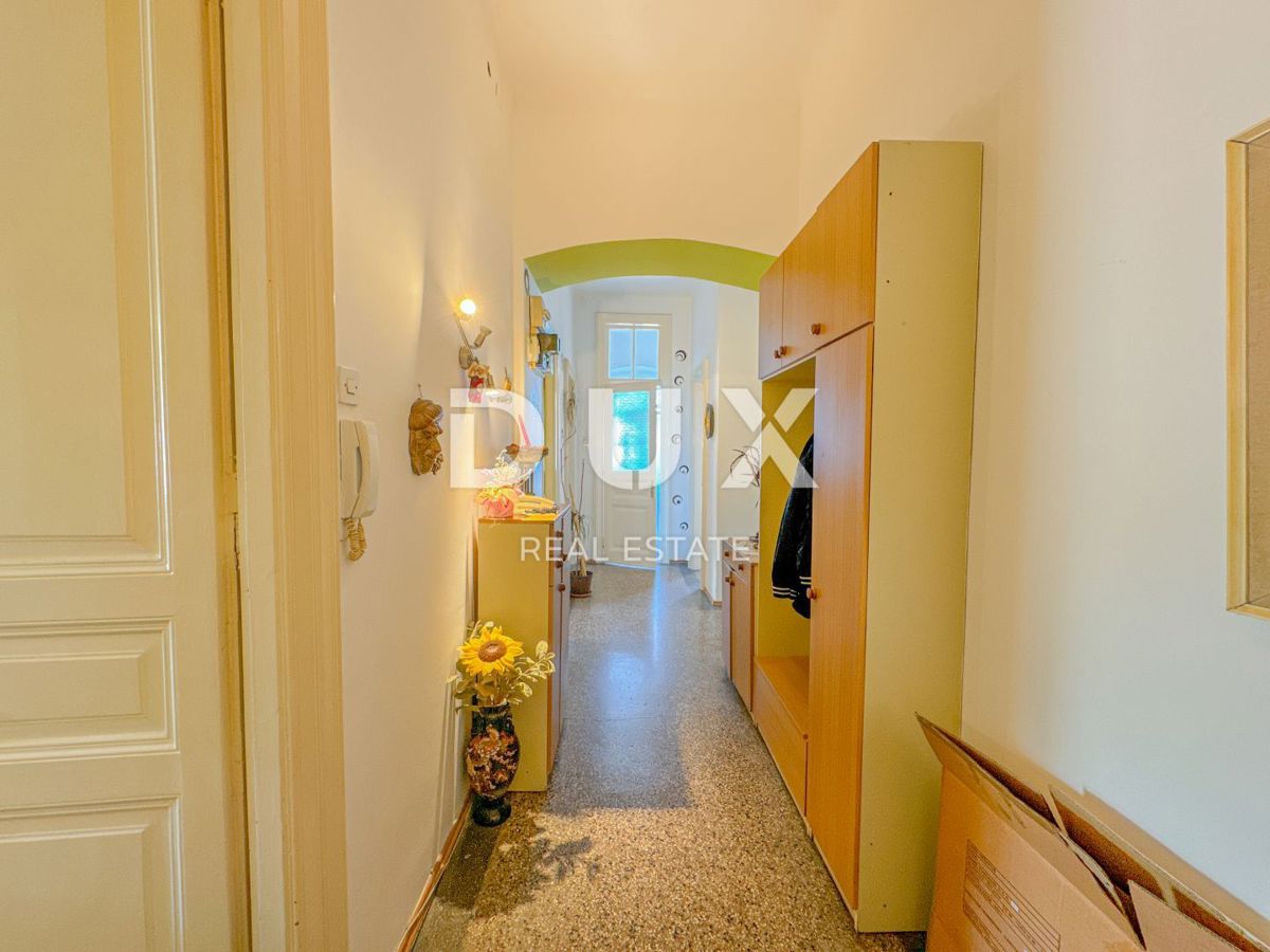 RIJEKA, PEĆINE - PRILOŽNOST, gospodarsko stanovanje 105m2, prva vrsta do morja